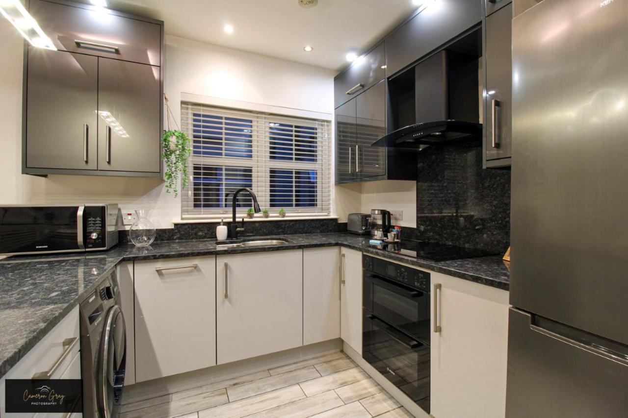 2 Bed House, Office, Wi-fi, Free Parking Apartment Belfast