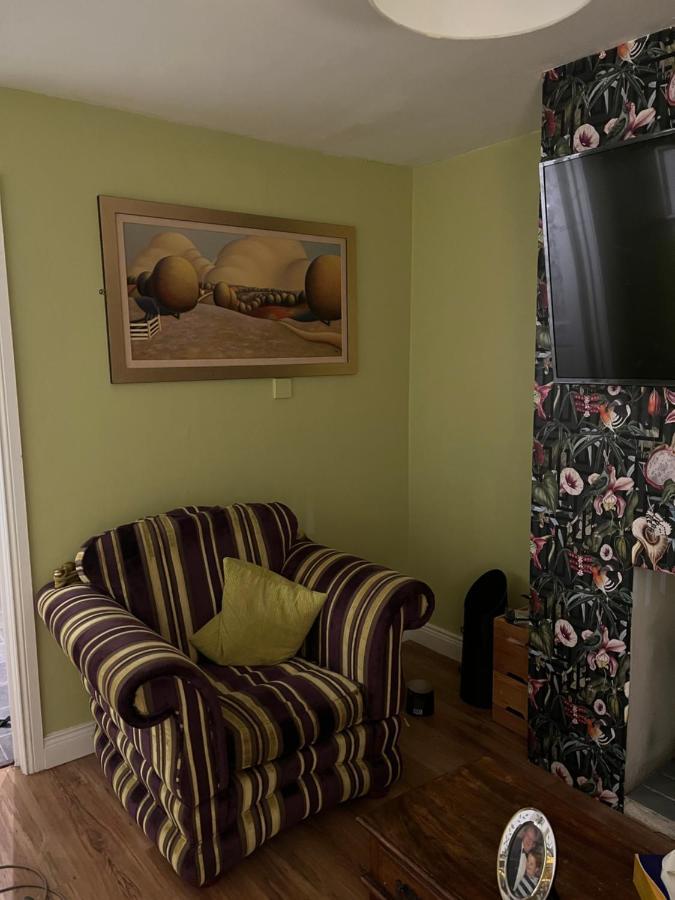 11 Parkmore Street, Ormeau Road, Belfast, Bt7 2gt, 2 Bedroom House Holiday home Belfast