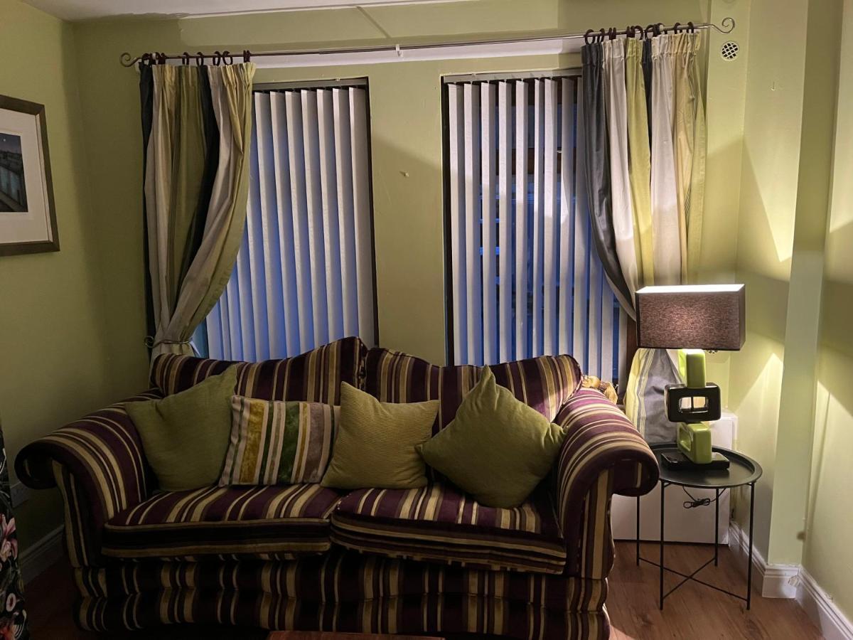 11 Parkmore Street, Ormeau Road, Belfast, Bt7 2gt, 2 Bedroom House