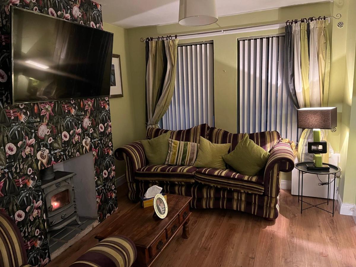 11 Parkmore Street, Ormeau Road, Belfast, Bt7 2gt, 2 Bedroom House *