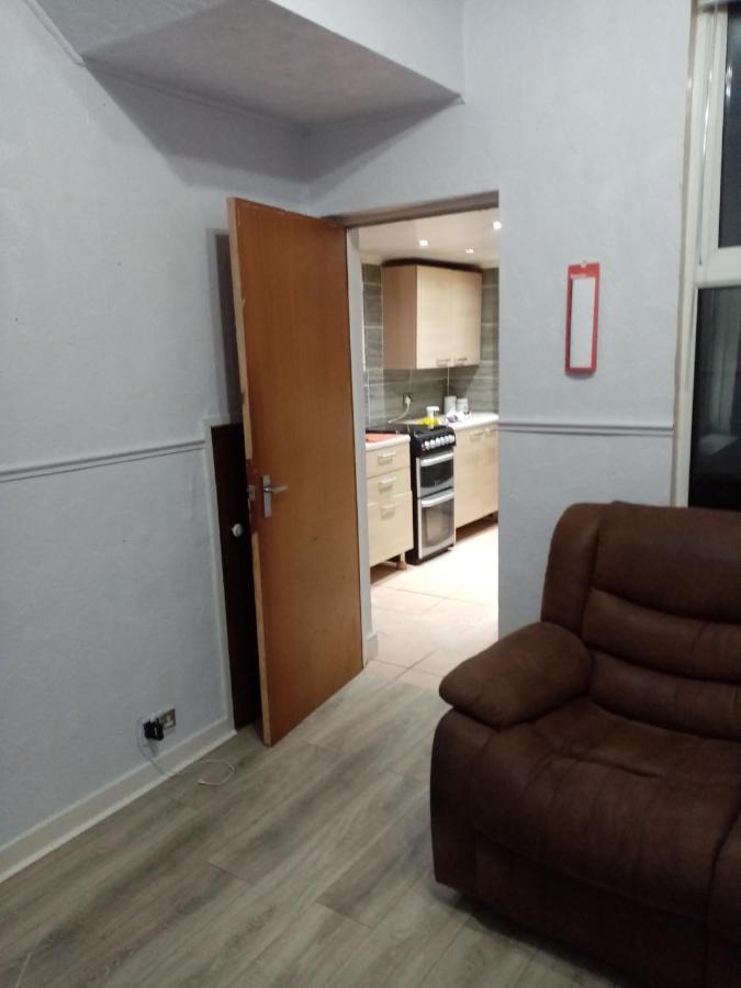 Guest house East Available Long Or Short Term *