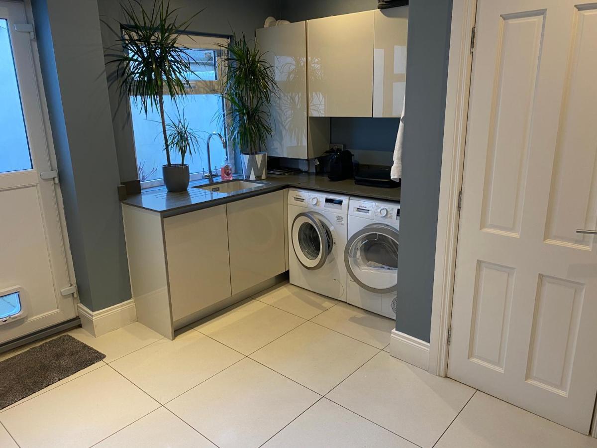 Victorian South Area Lisburn Road 3 Double Bedrooms - Great Transport Links Holiday home Belfast