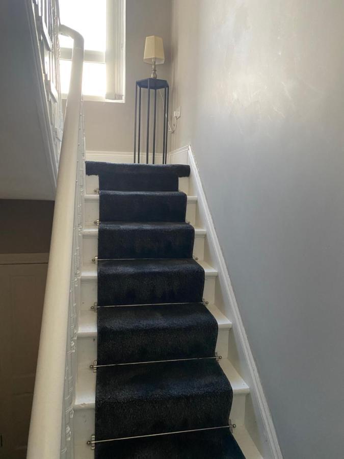 Victorian South Area Lisburn Road 3 Double Bedrooms - Great Transport Links Holiday home