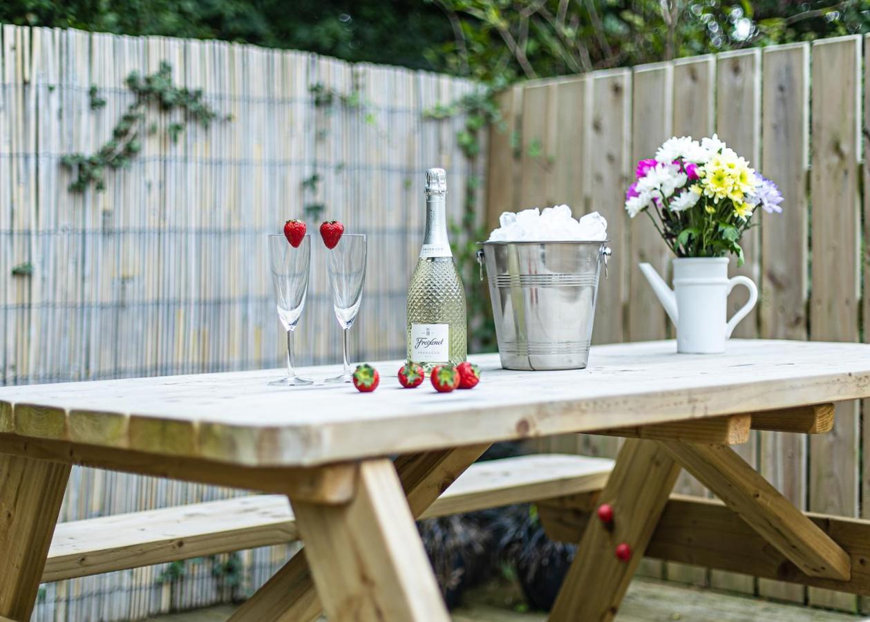 Entire Family , Large Rear Garden And Free Parking Belfast