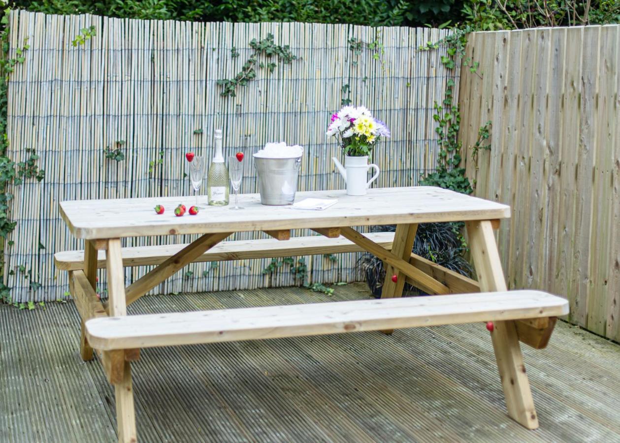 Entire Family , Large Rear Garden And Free Parking Belfast