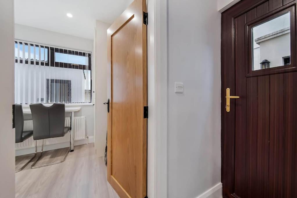 Ardoyne 'sleeping 4 Guests' Villa
