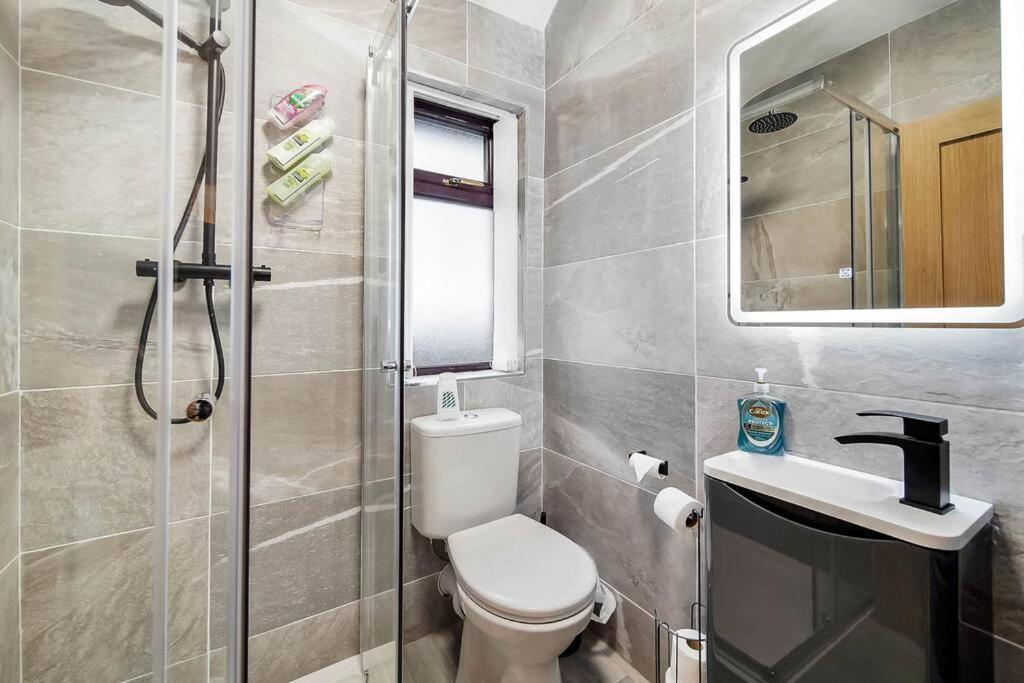 Ardoyne 'sleeping 4 Guests' Villa Belfast