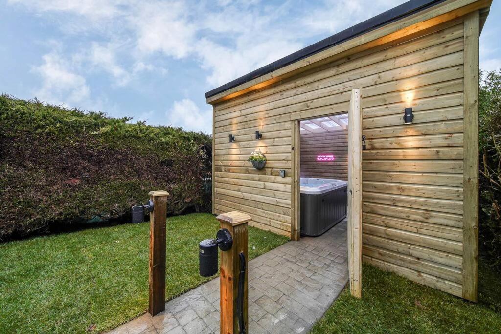 Ardoyne 'sleeping 4 Guests' Villa *