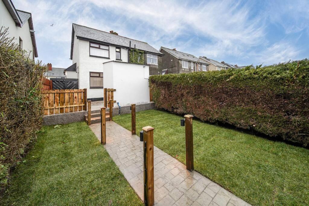 Ardoyne 'sleeping 4 Guests' Villa *