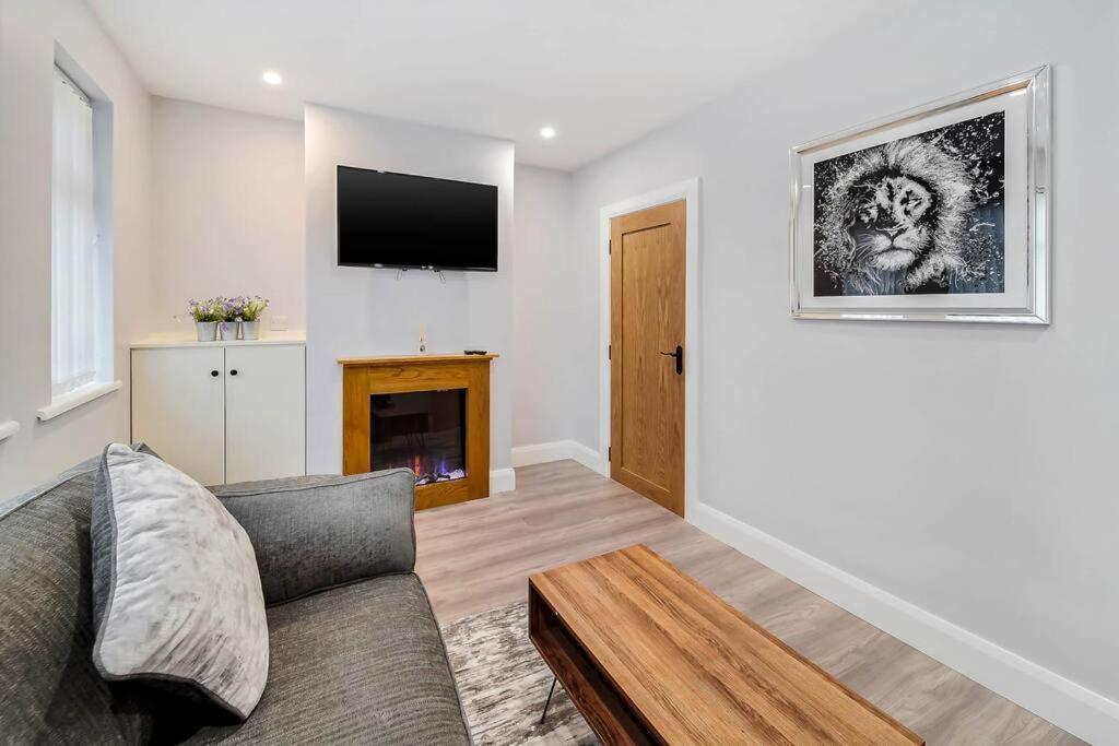 Ardoyne 'sleeping 4 Guests' Villa *