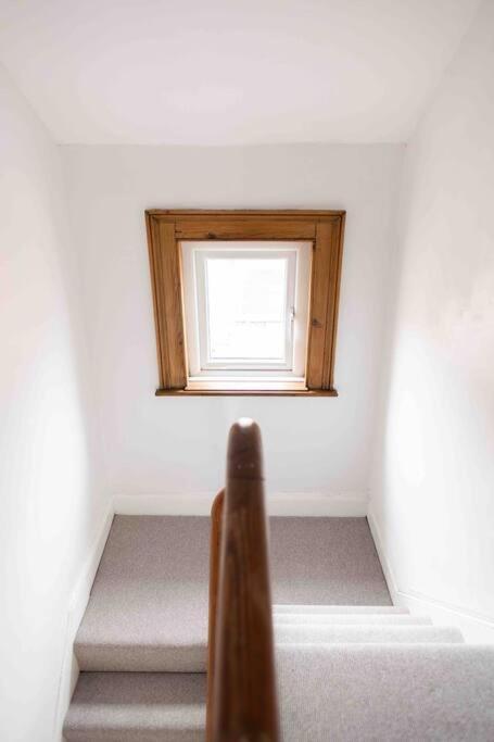 Charming 3 Bedroom Townhouse *