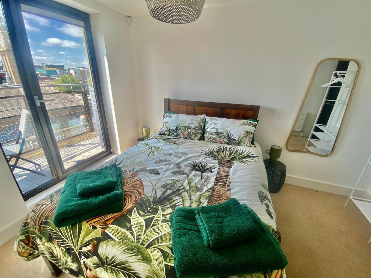 Amazing City Centre 1 Bedroom With Balcony Lgbtq Friendly Apartment Belfast