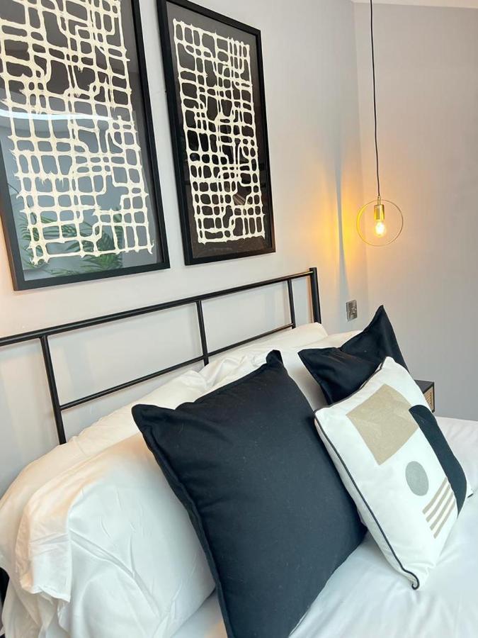 Modern Great Location Free Parking Apartment Belfast