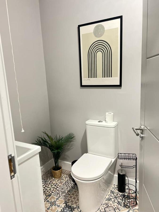 Modern Great Location Free Parking Apartment *