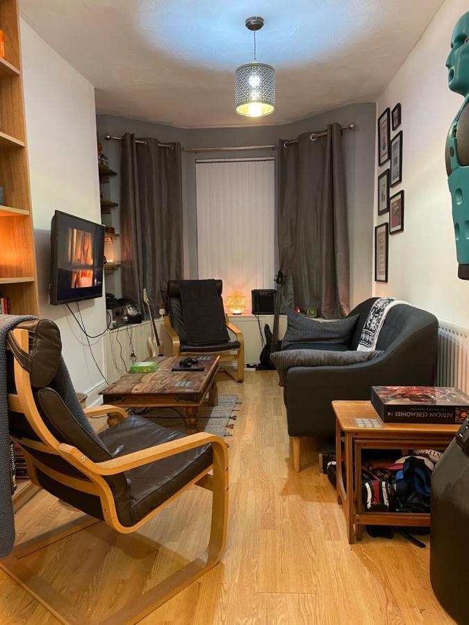 Homestay Away From 家外之家 D Belfast