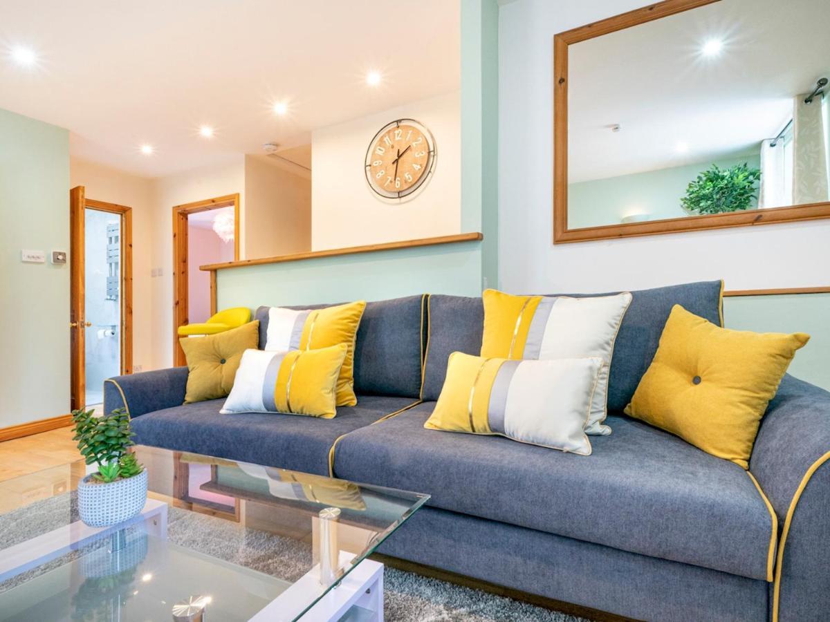 Apartment Pass The Keys Simply Stunning 2br Centre Queens Uni