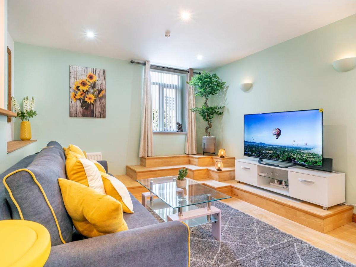 Pass The Keys Simply Stunning 2br Centre Queens Uni Apartment