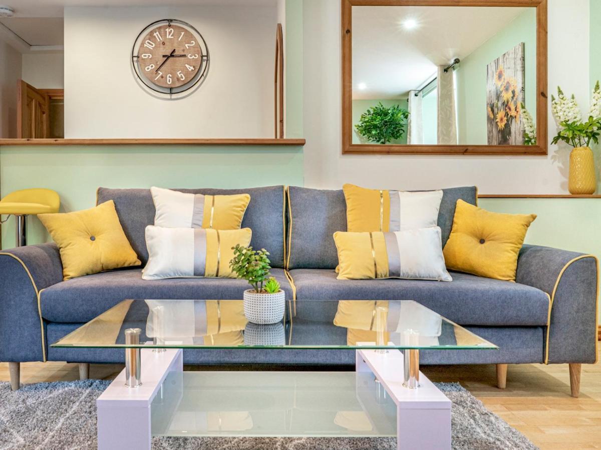 Pass The Keys Simply Stunning 2br Centre Queens Uni Apartment *