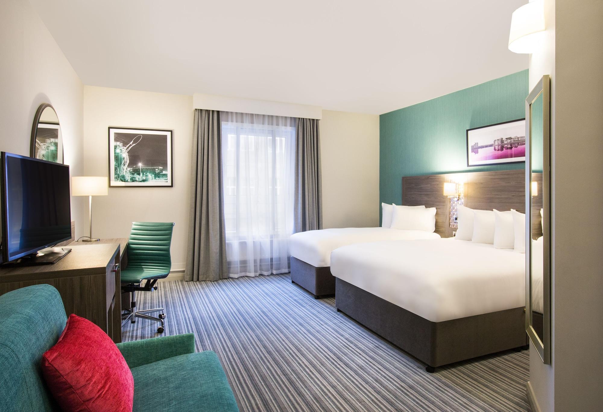 Leonardo 4* Belfast