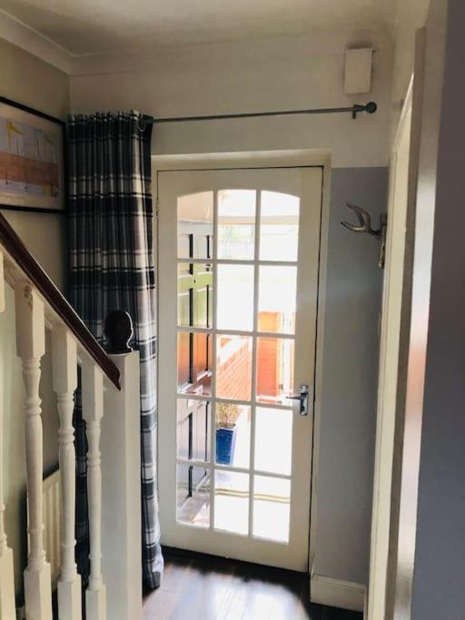 Cosy Two Bed Terraced House 7min Drive From * Belfast
