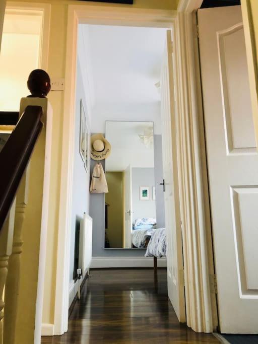Cosy Two Bed Terraced House 7min Drive From Holiday home