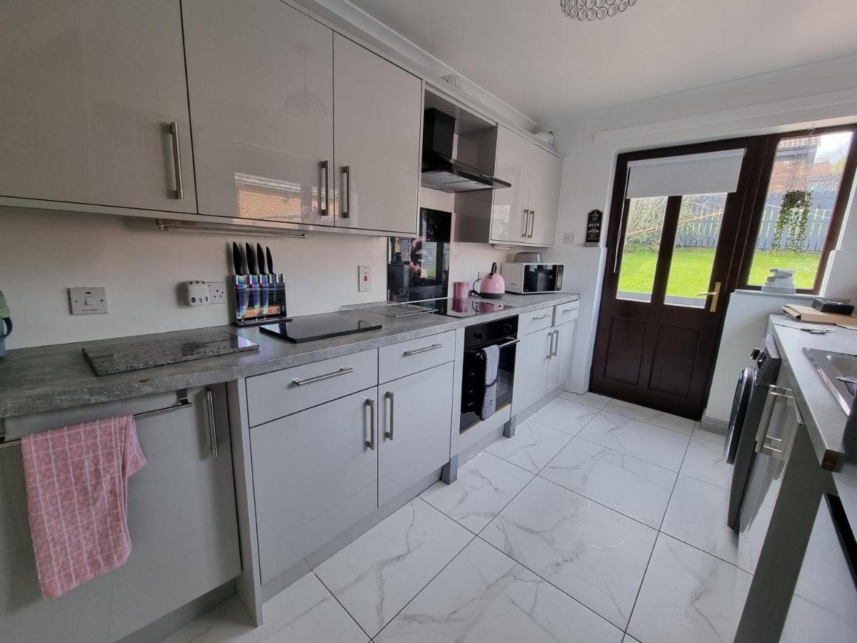 Private Skyline And Mountain Views Close Too Centre And Airports Free Parking Homestay *