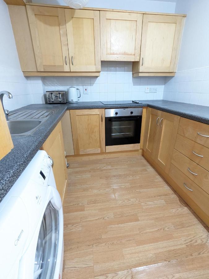 Location In Belfast! Free Parking Apartment