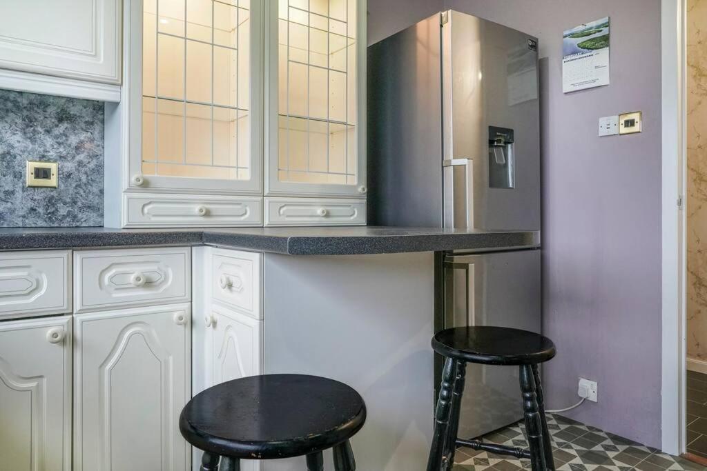 2 Bed Near & Ferry Apartment Belfast