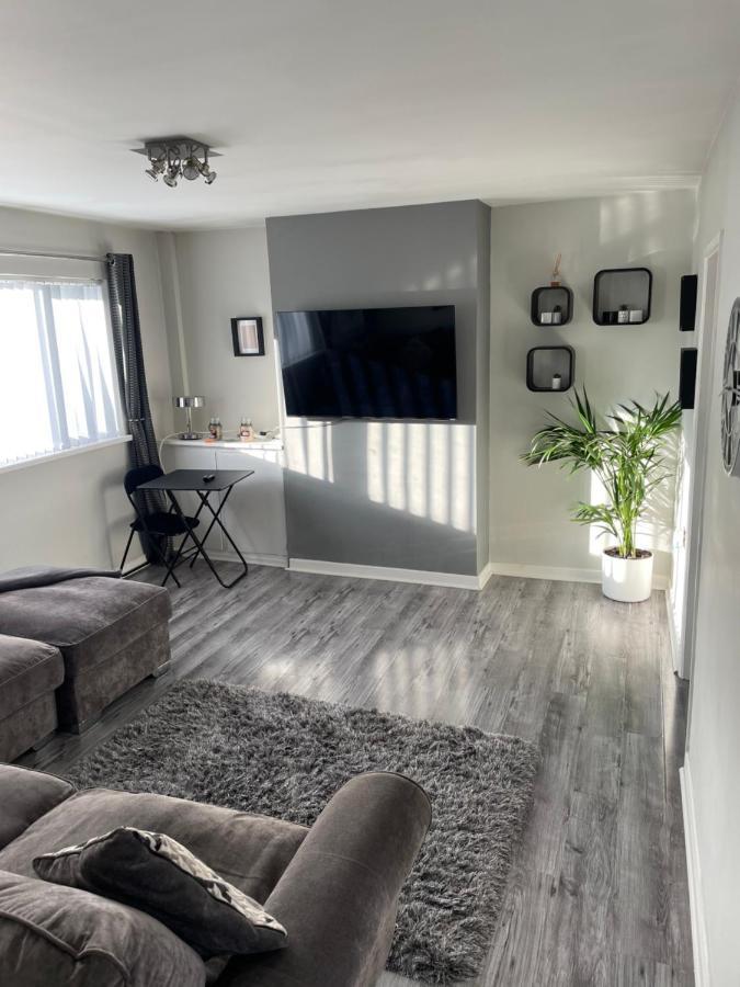 Fantastic Full 3 Bedroom Modern Apartment Belfast