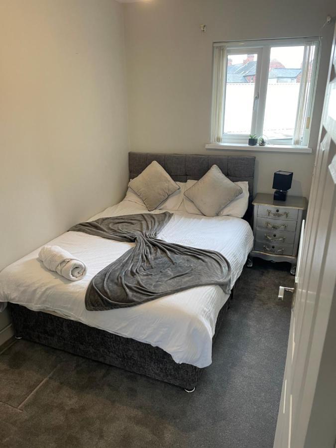 Fantastic Full 3 Bedroom Modern Apartment *