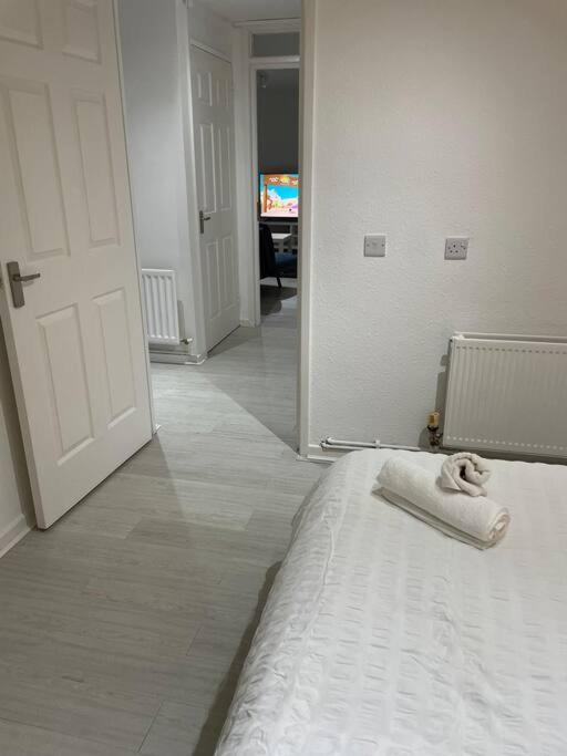 Chic: Elegant 2br Sleeps 5, Prime Location Belfast