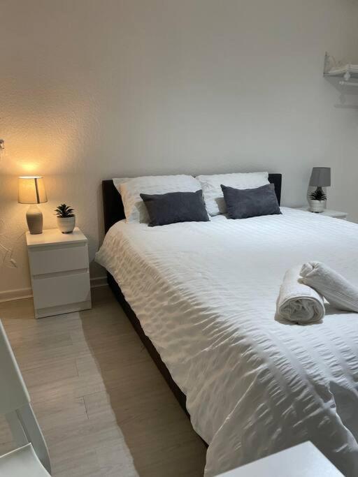 Chic: Elegant 2br Sleeps 5, Prime Location *