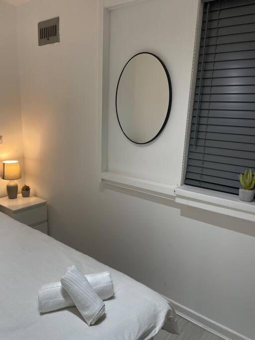 Apartment Chic: Elegant 2br Sleeps 5, Prime Location