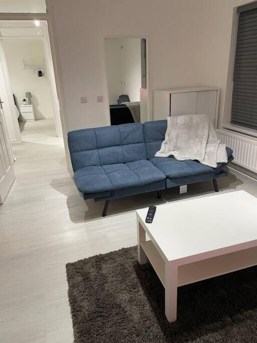 Chic: Elegant 2br Sleeps 5, Prime Location Apartment Belfast