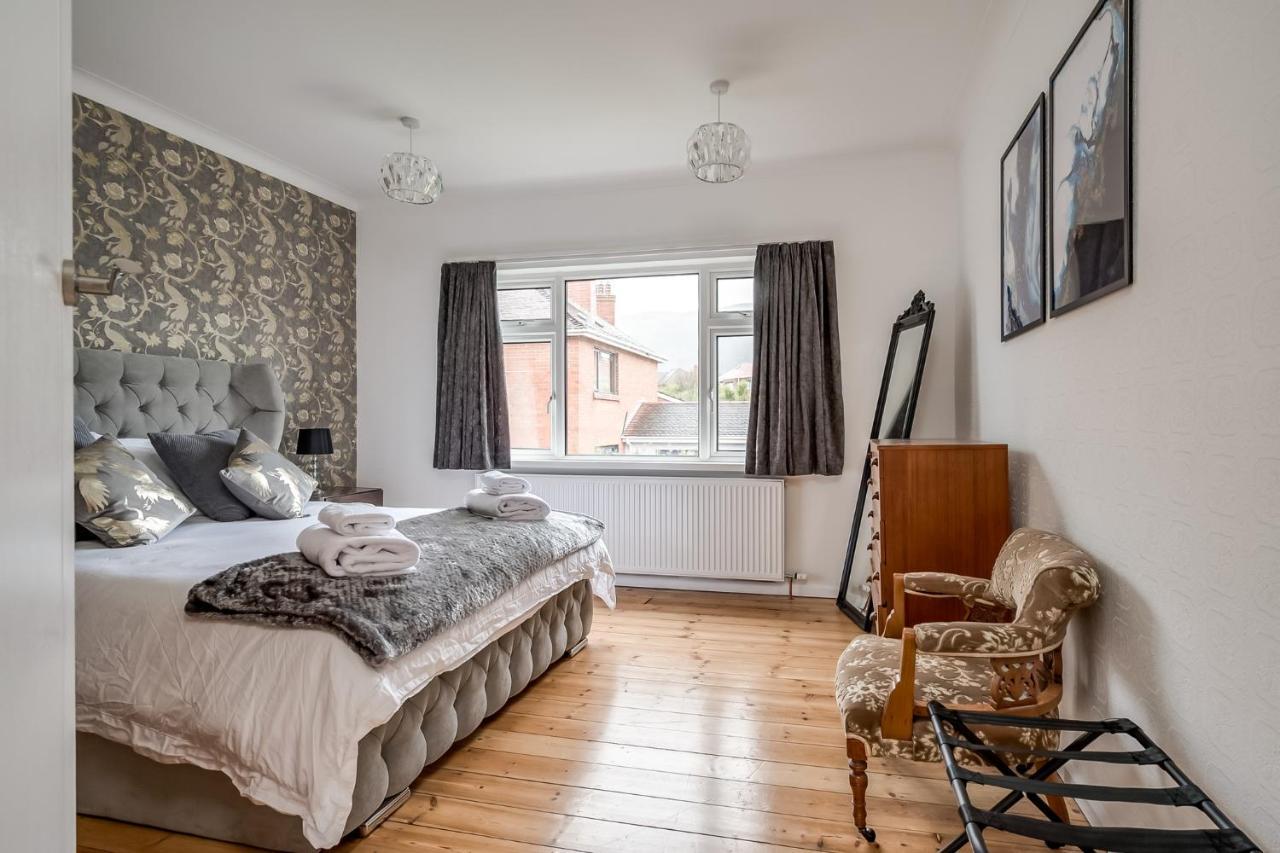 Holiday home Cavehill View. An Elegant 4 Bedroom Detached House. Your Perfect Belfast retreat! *