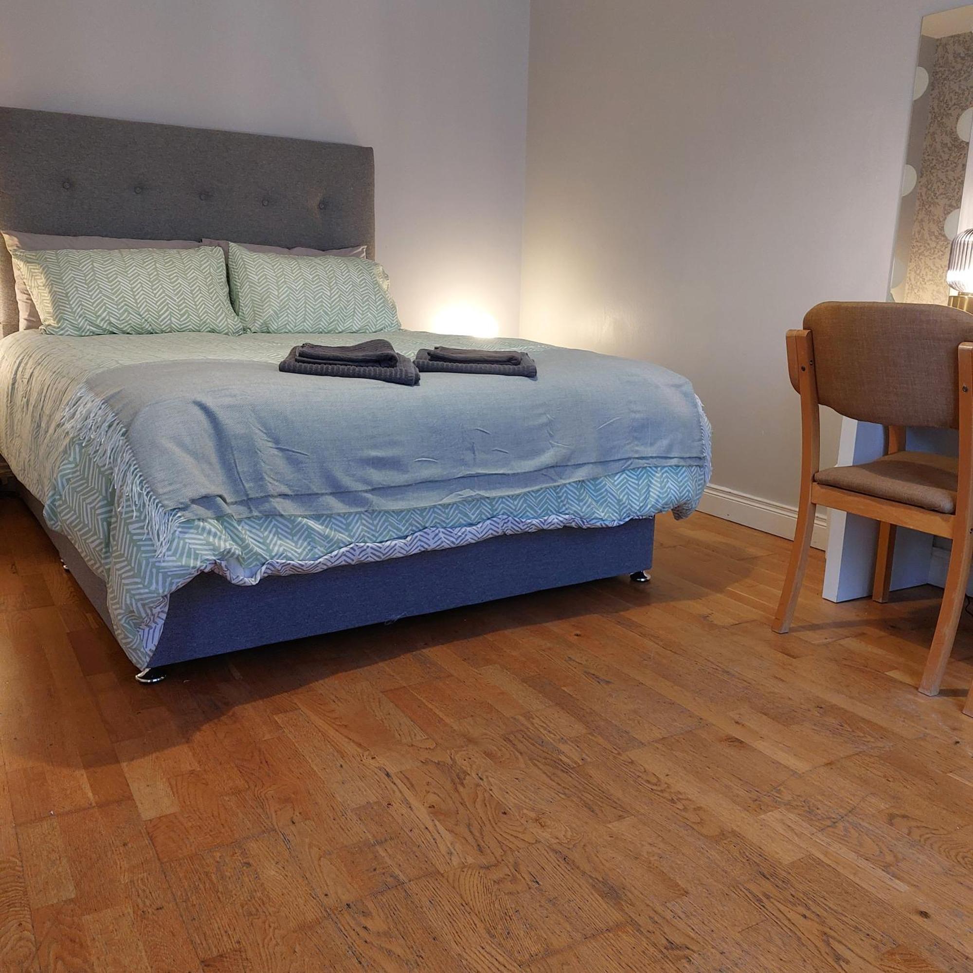 Lawnbrook Town House 2* Belfast
