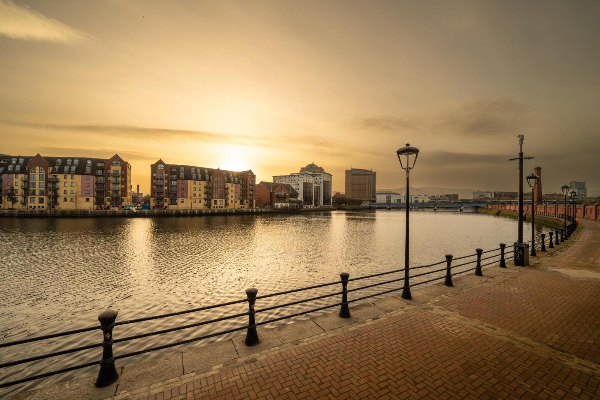 Apartment River Side Apartment, Centre - Beautiful View And Free Parking!