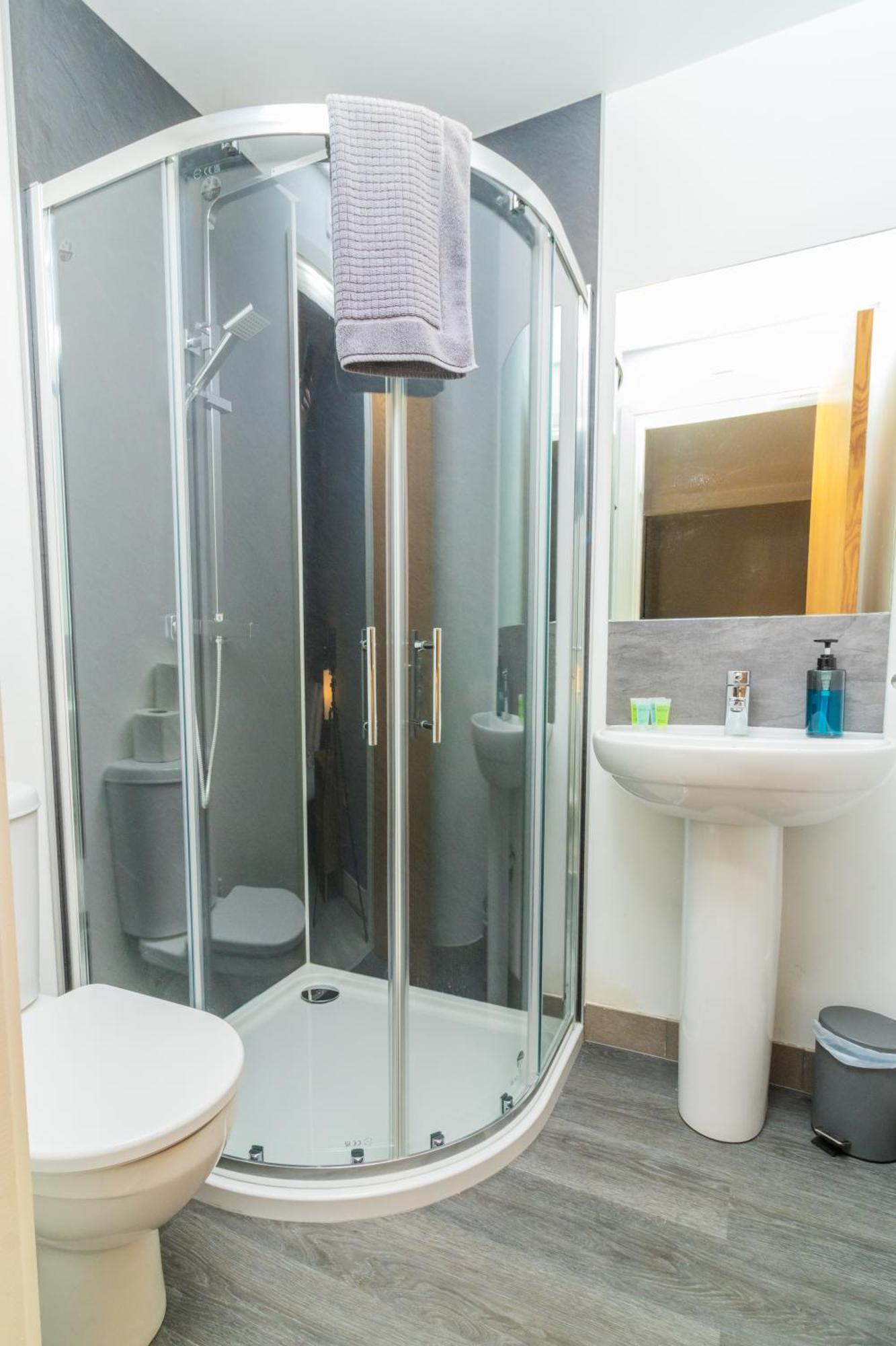 Apartment Quarters: 9th Floor Gem! Belfast