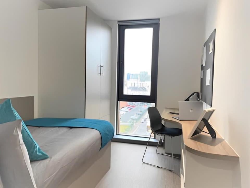Spacious And Private Ensuites At Little Patrick Street In For Students Only * Belfast