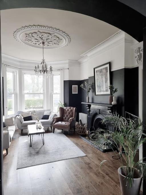 Spacious Victorian Holiday home Belfast