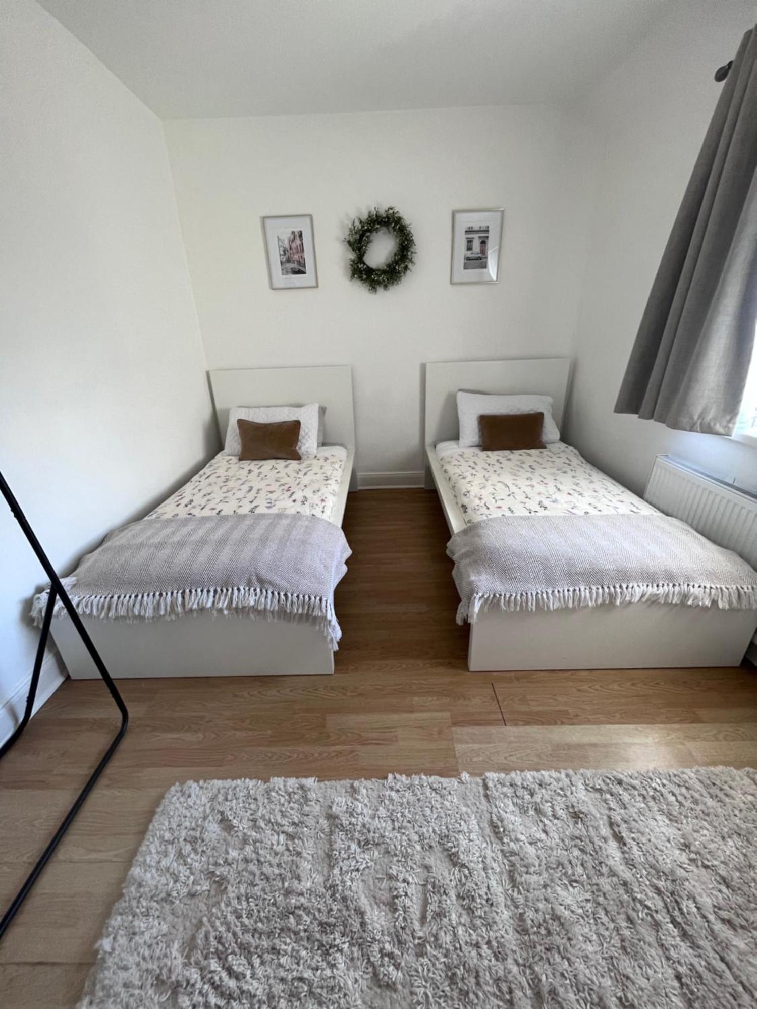 2 Bedroom House In With Garden