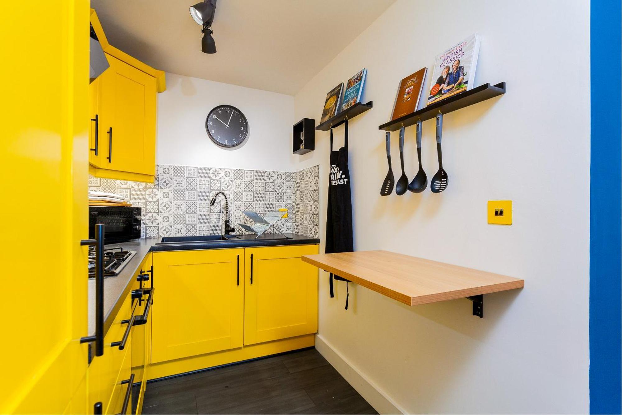 Funky - Secure Parking - Wifi - Sleeps 6 - No Parties * Belfast