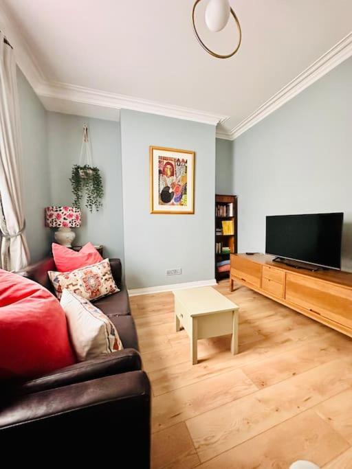 Stylish Centre House / 3 Bedroom / Family Friendly Holiday home *