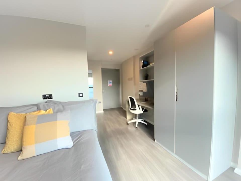 Spacious And Private Ensuites At Little Patrick Street In For Students Only Apartment *