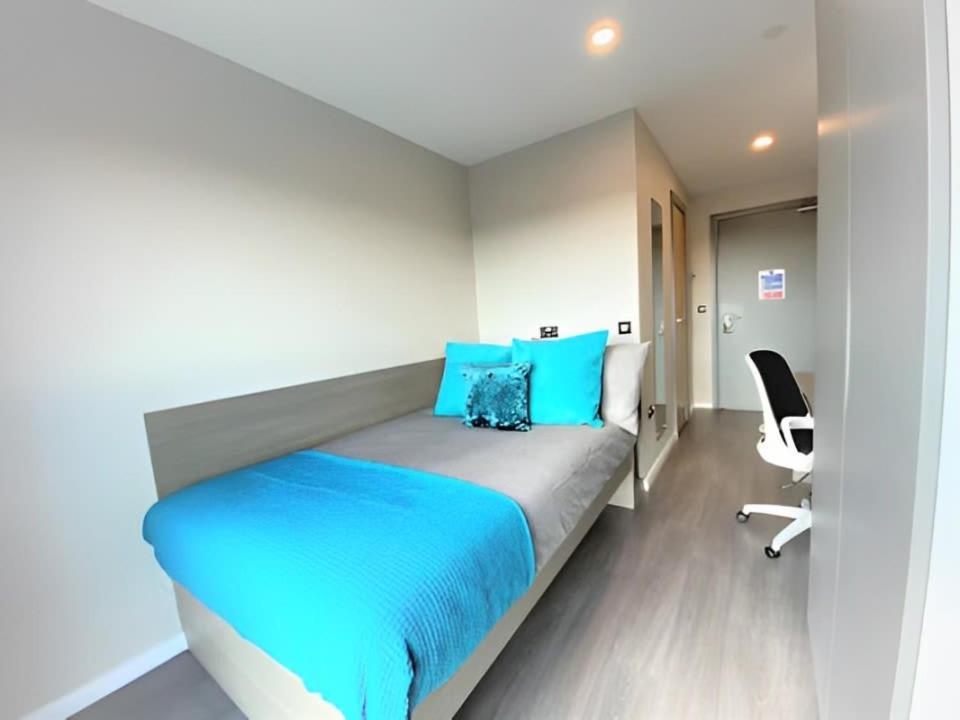 Spacious And Private Ensuites At Little Patrick Street In For Students Only * Belfast