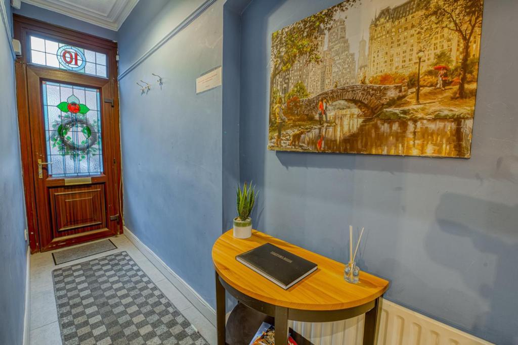Charming Home, Beside The Serene Ormeau Park Holiday home