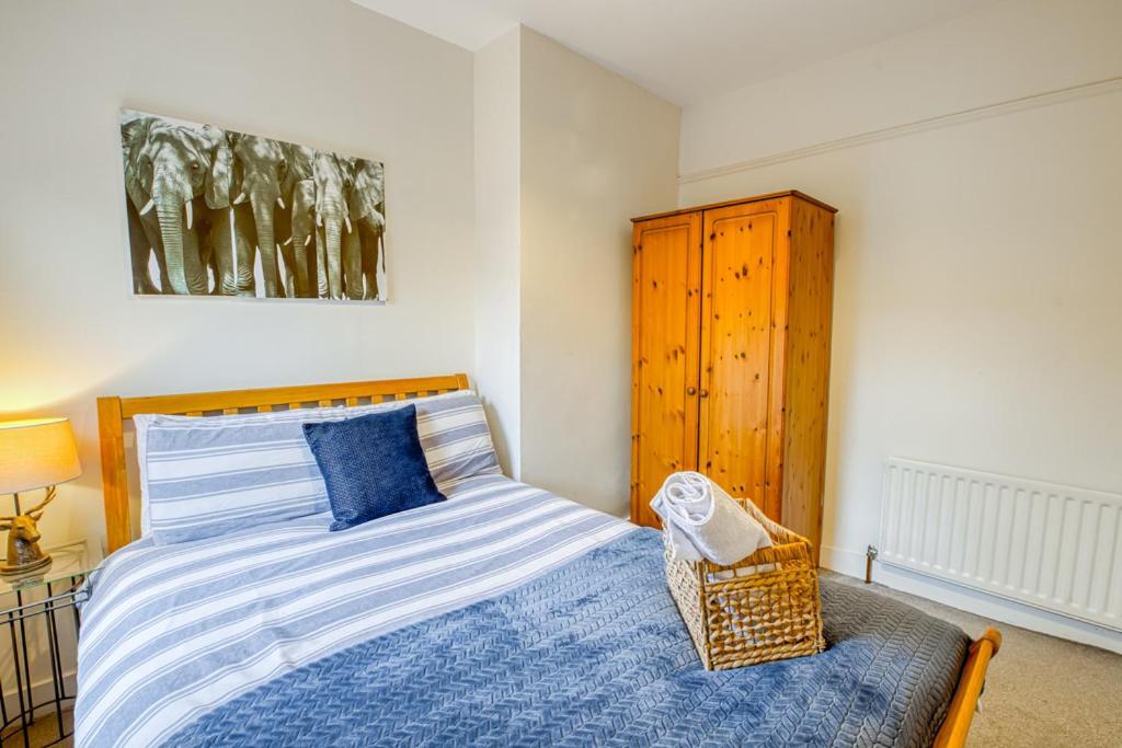 Charming Home, Beside The Serene Ormeau Park *