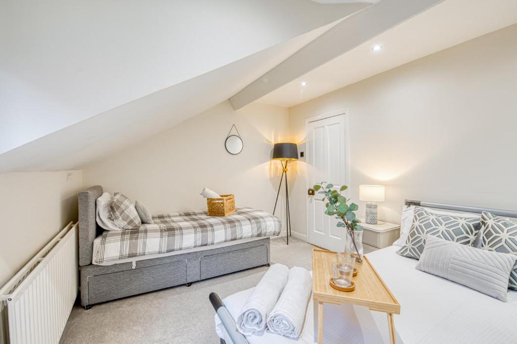 Holiday home Charming Home, Beside The Serene Ormeau Park *