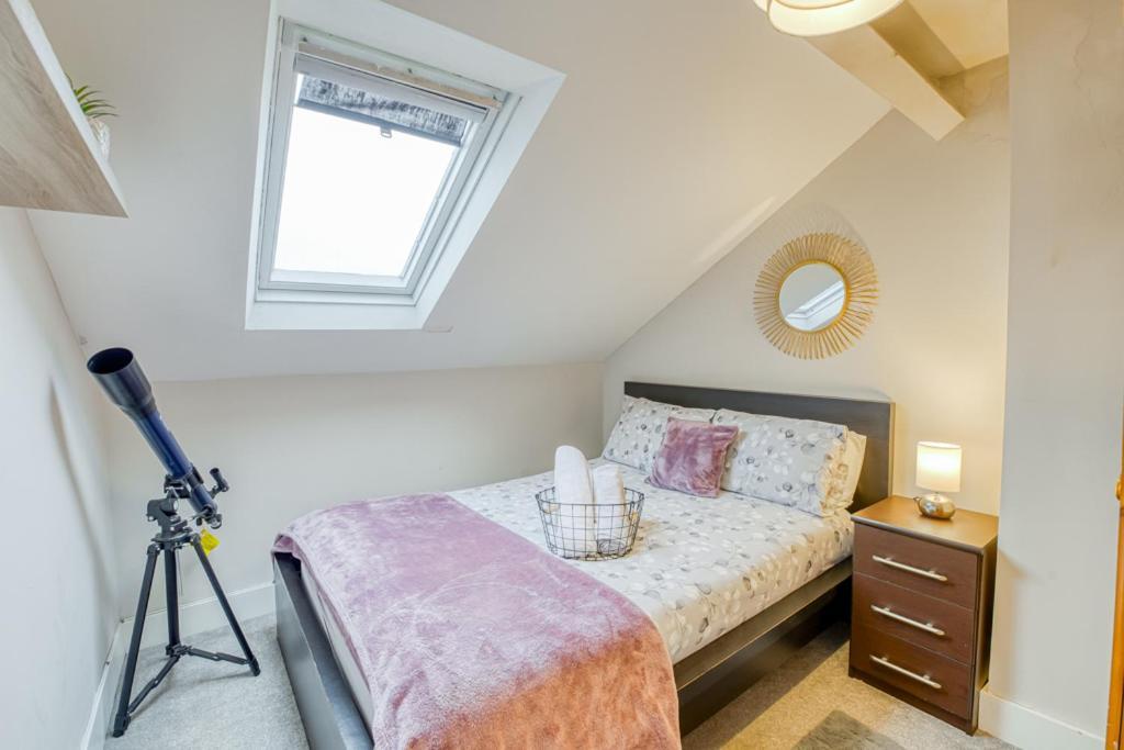Charming Home, Beside The Serene Ormeau Park