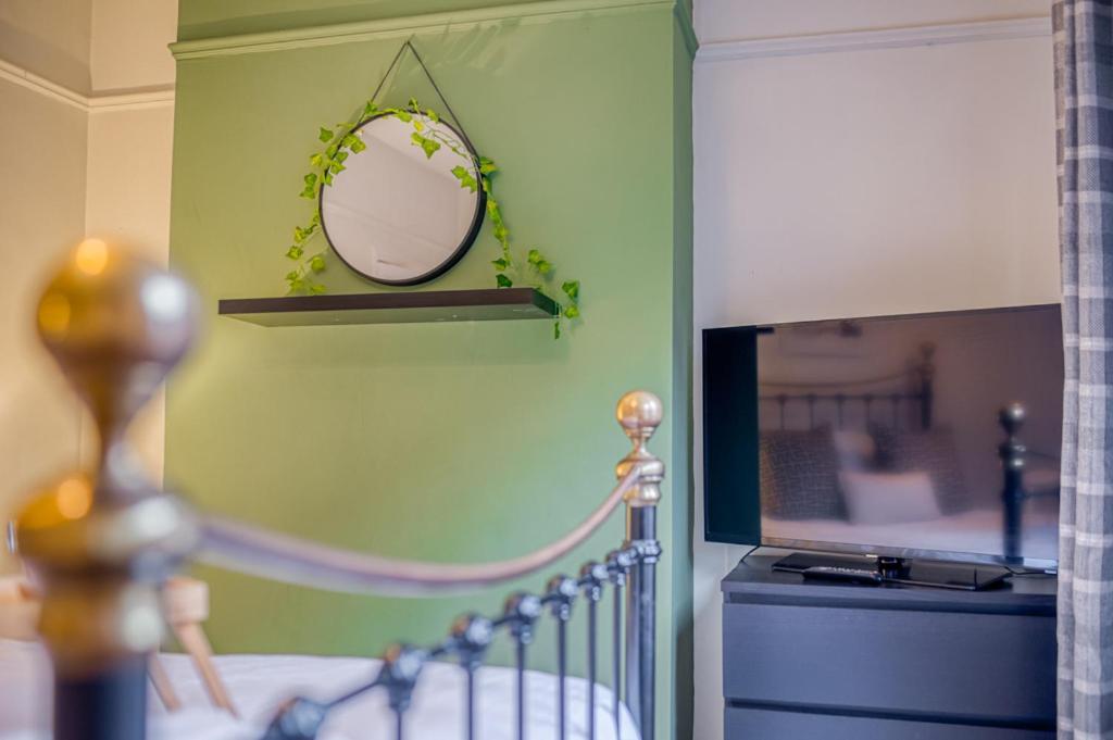 Holiday home Charming Home, Beside The Serene Ormeau Park